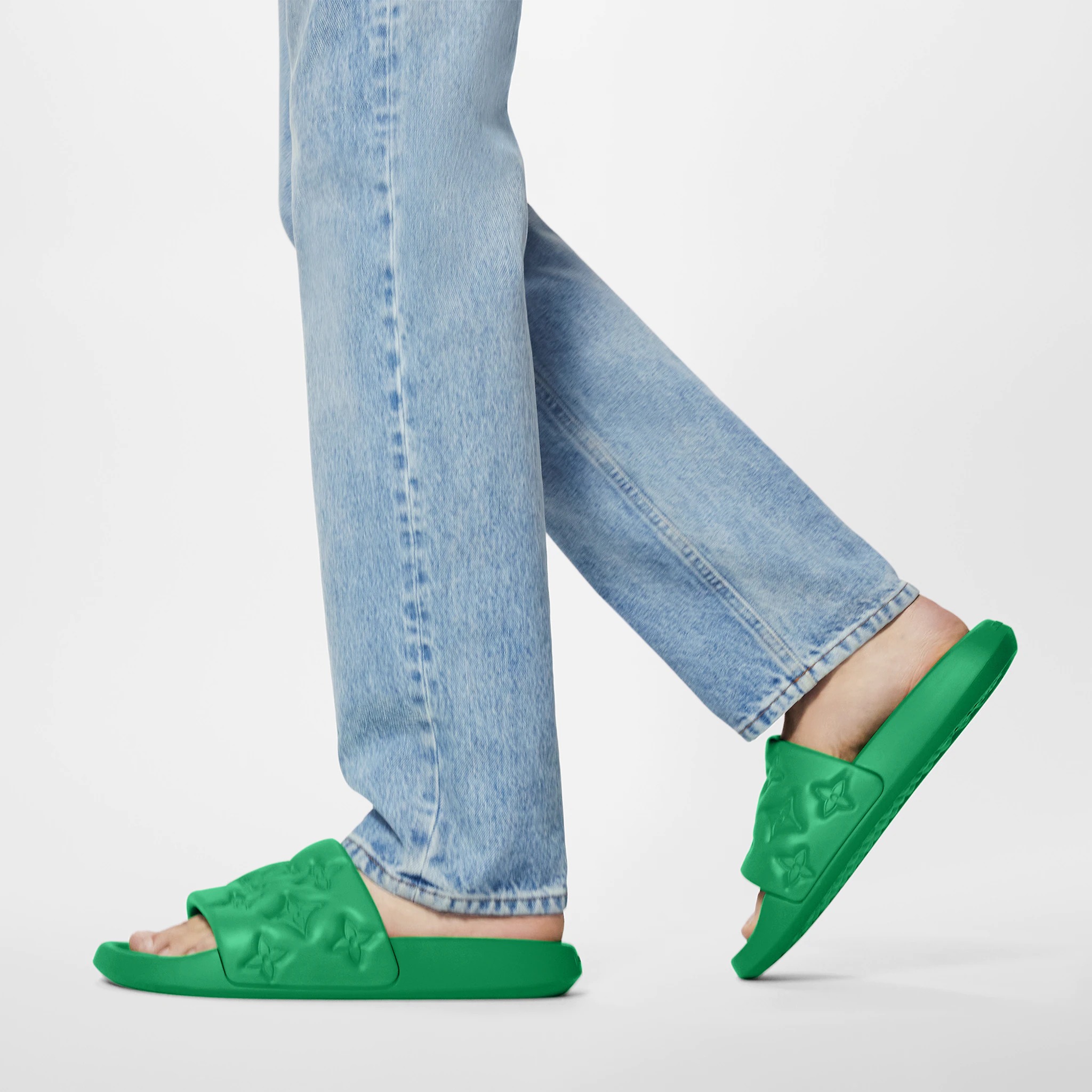 路易威登-waterfront-凉拖-鞋履系列-BMWH1PGO45_PM1_Worn-view.jpg