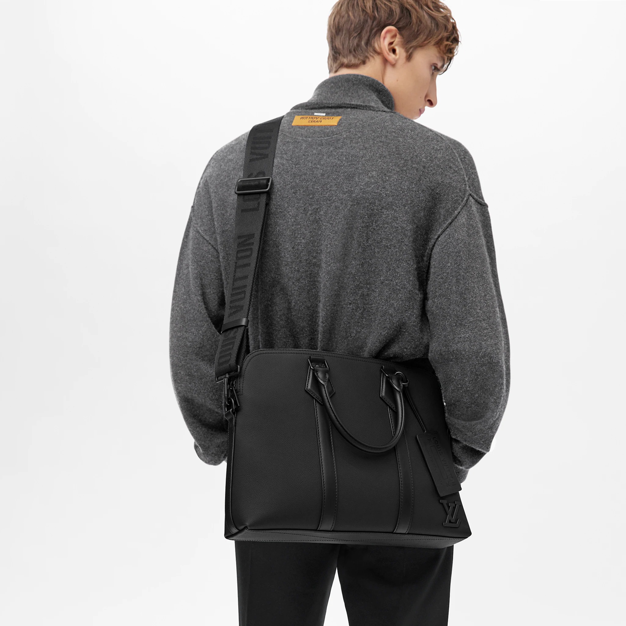路易威登-公文包-lv-aerogram-时尚包袋-M59159_PM1_Worn-view.jpg
