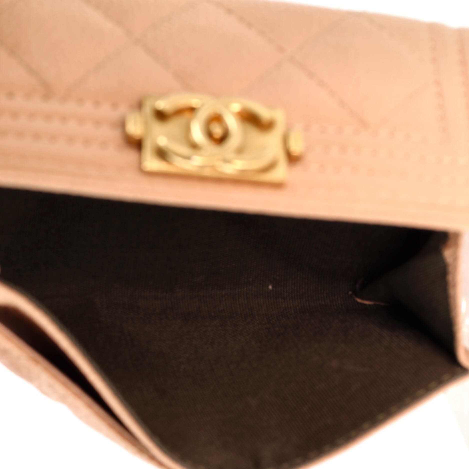 194313-4_20Chanel_20Boy_20Flap_20Card_20Case_20Quilted_20Caviar_2D_0006