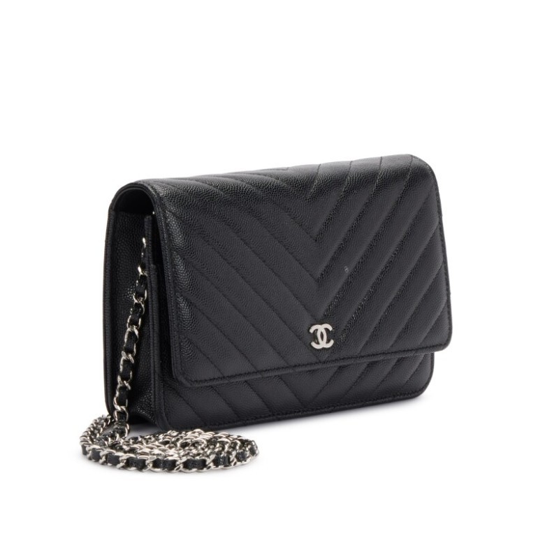 Black Caviar Chevron Wallet On Chain Silver Hardwar (1)