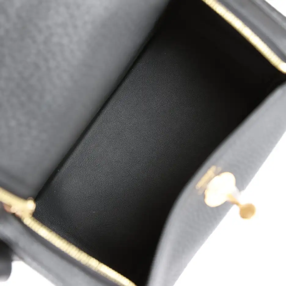 Hermès Mini Lindy Black Clemence Gold Hardware (8)
